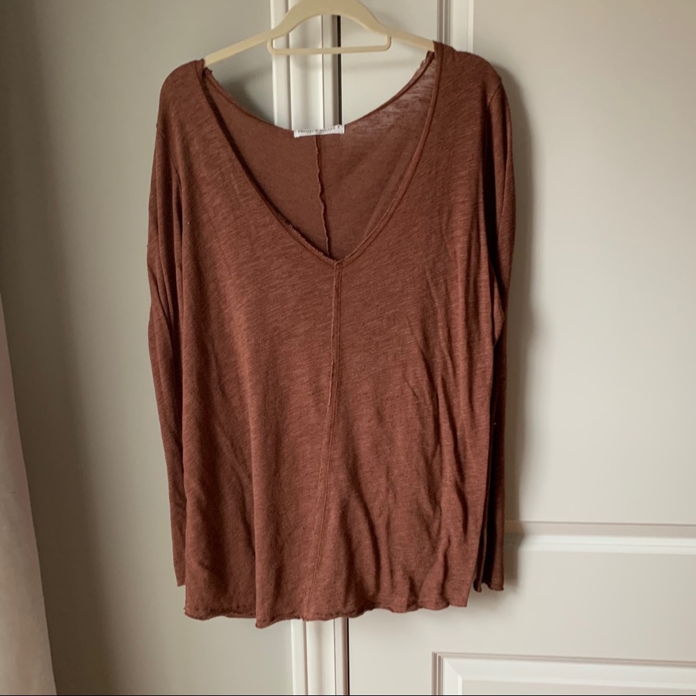 Long sleeve v neck shirt
